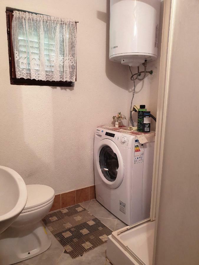 Draga Koncar Guest House Vrelo Korenicko Bagian luar foto